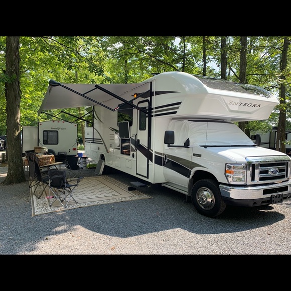 Meet your Posher, Ruth - Picture 1 of 1